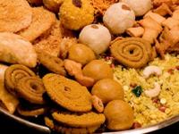 दिवाळीचा फराळ झटपट होण्यासाठी खास टिप्स! गडबड - गोंधळ न होता, पदार्थ न बिघडता करा झटकेपट पदार्थ... - Marathi News | quick diwali faral recipes how to make diwali faral quickly time saving diwali faral ideas homemade diwali faral in less time | Latest sakhi Photos at Lokmat.com