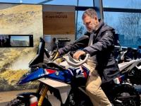 भारतात टीशर्टवर राहणाऱ्या राहुल गांधींना जर्मनीत भरली 'हुडहुडी'! स्वेटरवर दिसले - Marathi News | Rahul Gandhi, who lives on a T-shirt in India, gets 'hudhudi' in Germany He was seen wearing a sweater | Latest international News at Lokmat.com भारतात टीशर्टवर राहणाऱ्या राहुल गांधींना जर्मनीत भरली 'हुडहुडी'! स्वेटरवर दिसले - Marathi News | Rahul Gandhi, who lives on a T-shirt in India, gets 'hudhudi' in Germany He was seen wearing a sweater | Latest international News at Lokmat.com