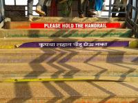 प्रवासी सुरक्षिततेसाठी स्टिकरचा आधार, मात्र मराठीची 'एैशी की तैशी' - Marathi News | Sticker support for passenger safety, but only Marathi's 'Aashi Ki Kei' | Latest mumbai Photos at Lokmat.com