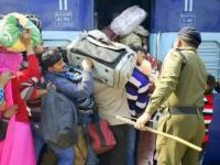 Railway Passenger Luggage Limit: रेल्वेमध्येही लगेज लिमिट! जादा भाडे आकारणार; एवढ्याच वजनाच्या बॅगा मोफत नेता येणार - Marathi News | Railway Passenger Luggage Limit: IRCTC luggage rules, Railways to charge you for carrying extra baggage. How to book, penalty, other details | Latest national Photos at Lokmat.com