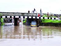 नांदेड जिल्ह्यात सर्वदूर पाऊस; विष्णूपुरीचे सहा दरवाजे उघडले - Marathi News | Rains all over Nanded district; Six doors of Vishnupuri opened | Latest nanded Photos at Lokmat.com