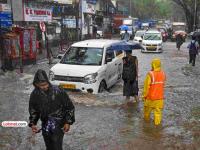 वाहतूक बंद, साचले पाणी; परिस्थितीचा गैरफायदा घेत ॲप आधारित खासगी वाहनांची मनमानी भाडेवाढ - Marathi News | Traffic is blocked, water is stagnant; Taking advantage of the situation, app-based private vehicles are arbitrarily increasing their fares | Latest mumbai News at Lokmat.com वाहतूक बंद, साचले पाणी; परिस्थितीचा गैरफायदा घेत ॲप आधारित खासगी वाहनांची मनमानी भाडेवाढ - Marathi News | Traffic is blocked, water is stagnant; Taking advantage of the situation, app-based private vehicles are arbitrarily increasing their fares | Latest mumbai News at Lokmat.com