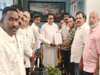 लक्ष्मी ऑरगॅनिक विरोधातील संघर्षाला व्यापक स्वरूप; आंदोलकांनी मुंबईत घेतली राज ठाकरेंची भेट - Marathi News | protest against lote parshuram midc lakshmi organics takes a wider form protesters meet mns chief raj thackeray in mumbai to support | Latest mumbai News at Lokmat.com लक्ष्मी ऑरगॅनिक विरोधातील संघर्षाला व्यापक स्वरूप; आंदोलकांनी मुंबईत घेतली राज ठाकरेंची भेट - Marathi News | protest against lote parshuram midc lakshmi organics takes a wider form protesters meet mns chief raj thackeray in mumbai to support | Latest mumbai News at Lokmat.com