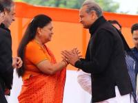 मुख्यमंत्री गेहलोतांकडून भाजपाच्या महाराणींना खास गिफ्ट; काँग्रेस सरकार होणार स्थिर? - Marathi News | Vasundhara Raje will not have to vacate government Bungalow Gehlot government changes rule | Latest politics Photos at Lokmat.com