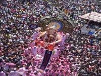 लालबागच्या राजाला निरोप देण्यासाठी लोटला जनसागर! - Marathi News | Lotasagar to send the King of Lalbagh! | Latest maharashtra Photos at Lokmat.com