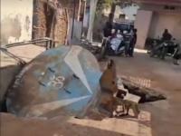 सात दिवसांत खचला नवा रस्ता, आठ फूट खोल खड्ड्यात अडकला टँकर, महिला जखमी - Marathi News | New road collapses in seven days, tanker stuck in eight feet deep pit, woman injured | Latest national News at Lokmat.com सात दिवसांत खचला नवा रस्ता, आठ फूट खोल खड्ड्यात अडकला टँकर, महिला जखमी - Marathi News | New road collapses in seven days, tanker stuck in eight feet deep pit, woman injured | Latest national News at Lokmat.com