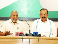 राजू शेट्टींनी घेतली हर्षवर्धन सपकाळांची भेट; कोकणातील शेतकरी आंदोलनाला काँग्रेसचा पाठिंबा - Marathi News | raju shetty meets congress harshwardhan sapkal congress supports farmers agitation in konkan | Latest maharashtra News at Lokmat.com