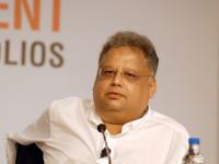 Rakesh Jhunjhunwala यांना मोठा फटका! १५ दिवसांत ११०० कोटी बुडाले; पाहा, शेअर्सची यादी - Marathi News | share market big bull rakesh jhunjhunwala and rekha jhunjhunwala portfolio down by 1100 crore in april 2022 | Latest business Photos at Lokmat.com