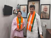 मुंबईत शरद पवारांच्या राष्ट्रवादीला धक्का; मुंबई अध्यक्षा राखी जाधव यांचा भाजपात प्रवेश - Marathi News | Sharad Pawar NCP suffers setback in Mumbai; Mumbai president Rakhi Jadhav joins BJP | Latest mumbai News at Lokmat.com