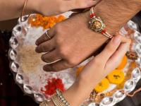 Raksha Bandhan Special : रक्षाबंधनाचे खास शुभेच्छा मेसेजेस! - Marathi News | Raksha Bandhan Special: Raksha bandhan's special greetings messages! | Latest social-viral Photos at Lokmat.com