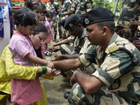 रक्षाबंधनाची लगबग - Marathi News | Preparation for Raksha Bandhan | Latest national Photos at Lokmat.com