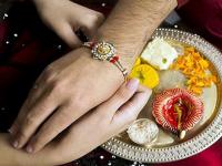 Raksha Bandhan: राखी पौर्णिमेचा शुभ मुहूर्त जाणून घ्या; 'या' वेळेत साजरा करा रक्षाबंधनाचा सोहळा! - Marathi News | Raksha Bandhan 2020: Be careful about these 6 mistakes during celebrate rakhi | Latest bhakti Photos at Lokmat.com