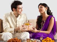 रक्षाबंधनाला बहिणीला द्या 'या' खास भेटवस्तू - Marathi News | raksha bandhan 2018 gifts for your sister | Latest lifeline Photos at Lokmat.com