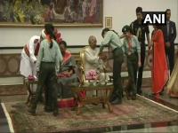 रक्षाबंधन - Marathi News | Raksha Bandhan | Latest national Photos at Lokmat.com