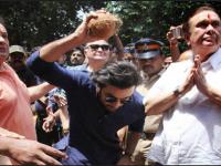 कपूर परिवाराने दिला बाप्पाला भावपूर्ण निरोप! - Marathi News | Kapoor family gave Bappa emotional message! | Latest mumbai Photos at Lokmat.com