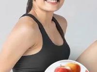 Apple Cider Vinegar आणि पाणी! नॅशनल क्रश रश्मिका मंदानाचं फिटनेस सिक्रेट, पाहा तिचा डाएट प्लान - Marathi News | Rashmika Mandanna lifestyle and diet Apple cider vinegar for weight loss Benefits of drinking 1 litre water daily skin care routine Celebrity diet plan for glowing skin morning drink | Latest sakhi Photos at Lokmat.com