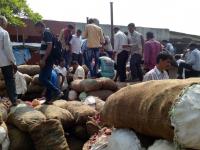 कोल्हापूर आठवडी बाजारात नवरात्रौत्सवात रताळी, खजूर, फळांना ग्राहकांची मागणी - Marathi News | In the market of Kolhapur Weekly market demand for potato, dates and fruit in Navratras | Latest kolhapur Photos at Lokmat.com