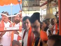 Eknath Shinde, Ravi Rana Ayodhya Visit: दौरा शिंदेंच्या शिवसेनेचा, रवी राणांनीच भाव खाल्ला; अयोध्येत नेमके काय घडलेय पहा... - Marathi News | Eknath Shinde, Ravi Rana Ayodhya Visit: Tour of Shinde's Shiv Sena, Ravi Rana is everywhere with devendra Fadanvis; See photoes what exactly happened in Ayodhya... | Latest national Photos at Lokmat.com