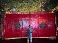 PHOTOS: रवींद्र जडेजा बनला धोनी 'फॅन'! कॅप्टन कूलच्या फार्महाऊसवर पोहोचला अन्... - Marathi News | Team India player Ravindra Jadeja visited MS Dhoni's farmhouse as a fan, see photo | Latest cricket Photos at Lokmat.com