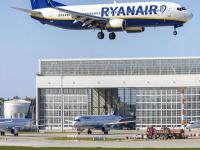 धक्कादायक! विमानतळावर भुताटकी, प्रवाशांना त्रास देते एक रहस्यमय सावली, प्रवाशांचा दावा - Marathi News | Ghostly sighting at the airport, a mysterious shadow bothers passengers, passengers claim | Latest international News at Lokmat.com धक्कादायक! विमानतळावर भुताटकी, प्रवाशांना त्रास देते एक रहस्यमय सावली, प्रवाशांचा दावा - Marathi News | Ghostly sighting at the airport, a mysterious shadow bothers passengers, passengers claim | Latest international News at Lokmat.com