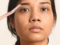आयब्रो- चेहऱ्यावरचे केस काढण्यासाठी रेझर वापरताय? ५ चुका - चेहऱ्याचं सौंदर्य होईल खराब.. - Marathi News | Are you using a razor to remove eyebrow and facial hair? 5 mistakes - your facial beauty will be ruined skin care tips | Latest sakhi Photos at Lokmat.com