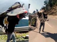 Man lift his scooty on shoulder : बोंबला! रस्त्यात पेट्रोल संपलं अन् पैसेही नव्हते; म्हणून खांद्यावर स्कुटी घेऊन निघाला पठ्ठ्या, पाहा व्हायरल फोटो - Marathi News | Viral video man lift his scooty on his shoulder in kullu | Latest social-viral Photos at Lokmat.com