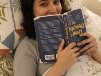 ६ मिनिटं वाचन केल्याने ६८% नी मानसिक तणाव कमी होतो, पण वाचनाची आवड लावायची कशी? - Marathi News | Reading for 6 minutes reduces mental stress by 68%, but how to instill a love of reading? | Latest sakhi News at Lokmat.com