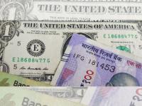 रुपया रडविणार, खिसा रिकामा करणार! महागाईचा फटका सामान्यांना बसणार; निर्यातदारांना मात्र फायदा - Marathi News | Will make the rupee cry, empty your pockets! Inflation will hit the common man; exporters will benefit | Latest business News at Lokmat.com