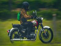 Royal Enfield च्या 'या' बाईकला ग्राहकांची सर्वाधिक पसंती; Bullet-Hunter ला मागे टाकले... - Marathi News | Royal Enfield's 'classic 350' is most preferred by customers in august; Beats Bullet-Hunter | Latest auto Photos at Lokmat.com
