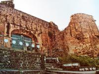 लाल किल्ला फक्त दिल्लीतच नाही तर पाकिस्तानमध्येही आहे, बांधण्यासाठी लागली होती 87 वर्षे! - Marathi News | Red Fort Of Pakistan Also Known As Muzaffarabad Fort And Rutta Qila | Latest jarahatke Photos at Lokmat.com