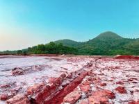Travel : भारतात आहे चक्क मंगळ ग्रहासारखी जागा! पर्यटकांची पहिली पसंती; 'हे' अजब ठिकाण पाहिलेत का? - Marathi News | Travel: There is a place in India that is like Mars! Tourists' first choice; Have you seen 'this' strange place? | Latest travel Photos at Lokmat.com