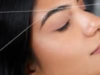 आयब्रो- अप्पर लिप्स केल्यावर त्वचेची आग होते-रॅश येते? ५ पदार्थ लावा- जळजळ होईल बंद - Marathi News | Tips & Tricks 5 Easy Ways To Reduce Skin Irritation & Redness After Threading reduce skin irritation after threading how to reduce redness after threading home remedies for threading irritation how to soothe skin after threading | Latest sakhi Photos at Lokmat.com