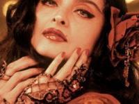 रेखा.. मूर्तीमंत सौंदर्य! आयुष्यभर जपल्या ४ सवयी, म्हणून रेखा आजही दिसते कमालीची सुंदर! - Marathi News | Bollywood actress Rekha beauty secrets age 70s evergreen beauty habits how maintains her beauty fitness and lifestyle | Latest sakhi Photos at Lokmat.com