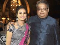 टाटाचा शेअर चमकला! एका दिवसात 300 कोटींनी वाढली झुनझुनवालांची संपत्ती - Marathi News | Tata's titan shares shined Jhunjhunwala's wealth increased by 300 crores in one day | Latest business Photos at Lokmat.com