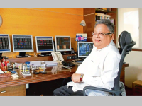 Rakesh Jhunjhunwala: राकेश झुनझुनवालांच्या पोर्टफोलिओत मोठे बदल; पत्नीने खरेदी केले 'या' 6 कंपन्यांचे शेअर्स... - Marathi News | Rakesh Jhunjhunwala News: Rekha Jhunjhunwala adds small cap stock to portfolio | Latest business Photos at Lokmat.com