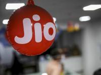 Reliance Jio: सिर्फ 2 रुपये ज्यादा का खर्च, डेटा के साथ दोगुनी वैलिडिटी, जानें - | reliance jio 127 rupee 129 rupee plan comparison know details unlimited calling airtel vodafone idea | Latest technology Photos at Lokmatnews.in