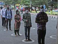 Coronavirus: ओमायक्रॉनची धास्ती! रेड अलर्ट घोषित झाल्यास काय असतील निर्बंध? जाणून घ्या - Marathi News | Coronavirus: Omicron scare! What are the restrictions if a red alert is declared? know about | Latest national Photos at Lokmat.com