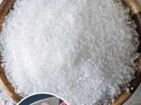 मीठाशिवाय जेवणाला चव नाहीच, पण पाहा मिठाचे ८ अजून जादूई उपयोग-आजवर नसतील माहिती... - Marathi News | how salt removes stubborn stains salt for stain removal home remedy remove tough stains using salt | Latest sakhi Photos at Lokmat.com