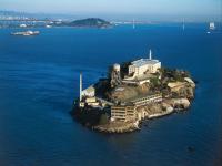 द रॉक! एक असा भयावह कैदखाना, ज्यातून कधीच कुणी कैदी पळून जाऊ शकला नाही... - Marathi News | Dangerous prison Alcatraz jail from which no prisoner has ever escaped api | Latest jarahatke Photos at Lokmat.com