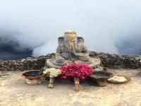 इथे धगधगत्या ज्वालामुखीच्या टोकावर 700 वर्षांपासून केली जाते भगवान गणेशाची पूजा, रोमांचक इतिहास वाचून व्हाल अवाक्... - Marathi News | Bromo volcano ganesh temple in Indonesia | Latest jarahatke Photos at Lokmat.com