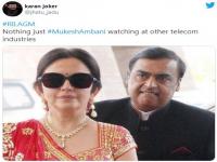 गुगल-जिओ 'युती'वर मीम्स 'लय भारी'; कुणाला आठवला 'मुन्नाभाई', तर कुणाला 'हेराफेरी' - Marathi News | Jio-Google deal memes and jokes viral twitter reaction | Latest social-viral Photos at Lokmat.com