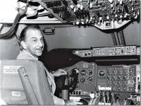 JRD Tata Bairthday : एअर इंडियाच्या काउंटरवरील धूळ स्वत: साफ करायला लाजत नव्हते जेआरडी, 'या' गोष्टी वाचून व्हाल त्यांचे फॅन! - Marathi News | JRD Tata Bairthday : Who never hesitate to clean counter of Air India, Know more about him | Latest jarahatke Photos at Lokmat.com