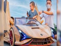 Photos : मुलाने मागितली होती खेळण्यातील कार, वडिलाने बनवली लाकडाची Lamborghini कार - Marathi News | Vietnamese father built wooden electric Lamborghini car for his son | Latest jarahatke Photos at Lokmat.com