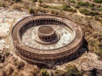 भारतातील एक रहस्यमय मंदिर, जिथे तंत्र-मंत्र शिकण्यासाठी परदेशातून येतात लोक - Marathi News | Mysterious temple of Chausath Yogini Temple in morena Madhya Pradesh | Latest jarahatke Photos at Lokmat.com