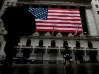 मंदीचा इशारा! दुसऱ्यांना पैसे वाटणारी अमेरिकाच कर्जाच्या विळख्यात; भारताला होणार अब्जावधींचे नुकसान - Marathi News | Warning of recession in America! India may lose billions, US Has 29000 billion dollar loan | Latest international Photos at Lokmat.com