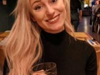 बापरे! उन्हात फिरायला काय गेली, अख्खा चेहरा सुजला; रुग्णालय गाठताच समोर आलं असं काही.... - Marathi News | A woman talks about how her face got extreme sun burn just because she did not apply sunscreen | Latest sakhi Photos at Lokmat.com