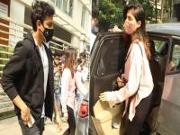 PICS : अनेक महिन्यानंतर घराबाहेर पडली रिया चक्रवर्ती, टी-शर्टवरील मॅसेजने अख्ख्या जगाला दिले उत्तर - Marathi News | PICS: late actor sushant singh rajputs gf rhea chakraborty spotted with brother showik | Latest filmy Photos at Lokmat.com