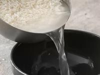 तांदूळ धुवून पाणी फेकून देता? ४ पद्धतींनी वापरा- बघा राईस वॉटरचे एकापेक्षा एक भन्नाट उपयोग - Marathi News | 4 amazing uses of rice water, how to reuse rice water | Latest sakhi Photos at Lokmat.com