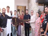 रिंकू सिंगने गावी केली आलिशान घराची खरेदी; युवा खेळाडूच्या पगारात २४ पटीने झालीय वाढ - Marathi News | ipl 2025 kkr star Rinku Singh in front of his new house in Aligarh, read here details | Latest cricket Photos at Lokmat.com