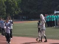 बापरे! रोबोने नृत्य करणाऱ्या विद्यार्थिनीला मारली मिठी; चीनमधील धक्कादायक प्रकाराने सर्वच अवाक् - Marathi News | Robot hugs dancing student; Shocking incident in China leaves everyone speechless | Latest international News at Lokmat.com